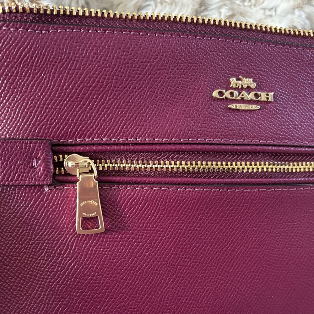 Coach Dark Berry Wristlet RARE - Picture 7 of 7